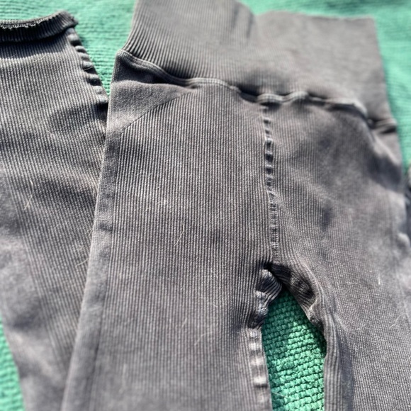 NWOT $78 Free People Happiness Runs Ribbed Compression Leggings in Black - Picture 4 of 9